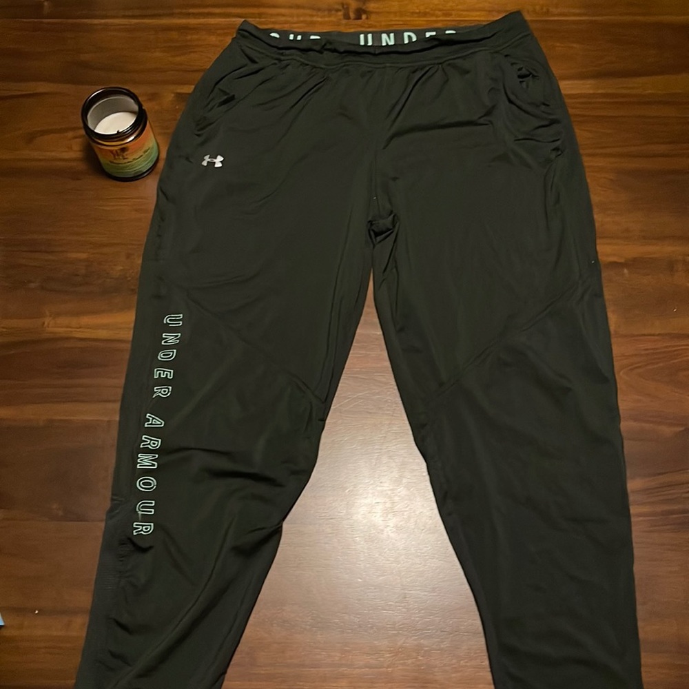 Womens M Under Armour soft jogger pant